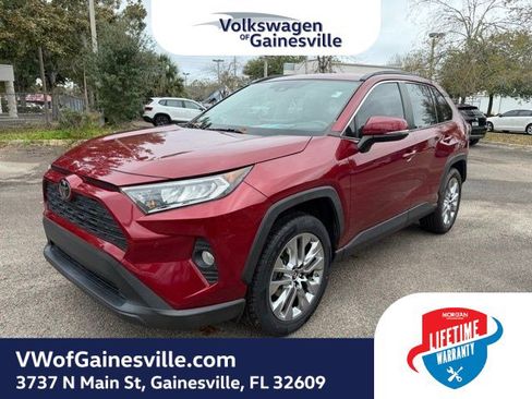Used 2019 Toyota RAV4 XLE Premium image 3