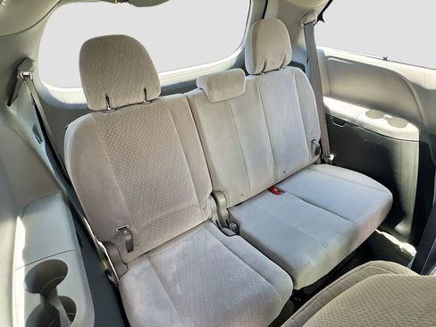 Used 2015 Toyota Sienna LE FWD image 21