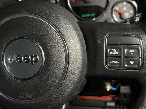 Used 2015 Jeep Wrangler Rubicon w/ Power Convenience Group AWD/4WD image 25