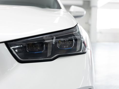 Used 2024 BMW 530i xDrive w/ Premium Package image 11