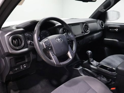 Used 2017 Toyota Tacoma TRD Off-Road w/ Tow Package (A/T) image 16