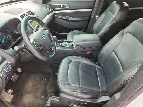 Used 2017 Ford Explorer XLT w/ Equipment Group 202A image 10