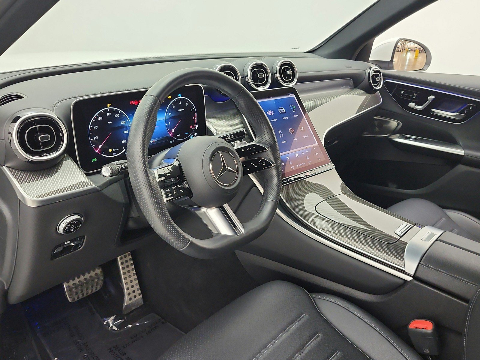 Used 2024 Mercedes-Benz GLC 300 image 12