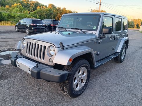 Used 2015 Jeep Wrangler Unlimited Sahara w/ Dual Top Group AWD/4WD image 1