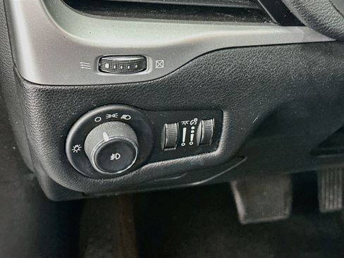 Used 2014 Jeep Cherokee Latitude AWD/4WD image 17