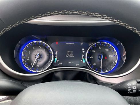 Used 2024 Chrysler Pacifica Touring-L image 13