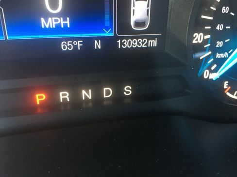 Used 2017 Ford Edge SE w/ Cargo Accessory Package image 11