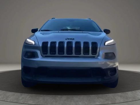Used 2017 Jeep Cherokee Sport AWD/4WD image 2