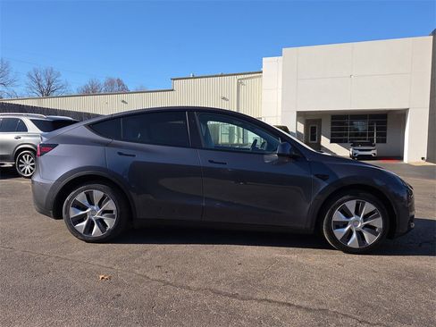 Used 2023 Tesla Model Y Long Range image 6