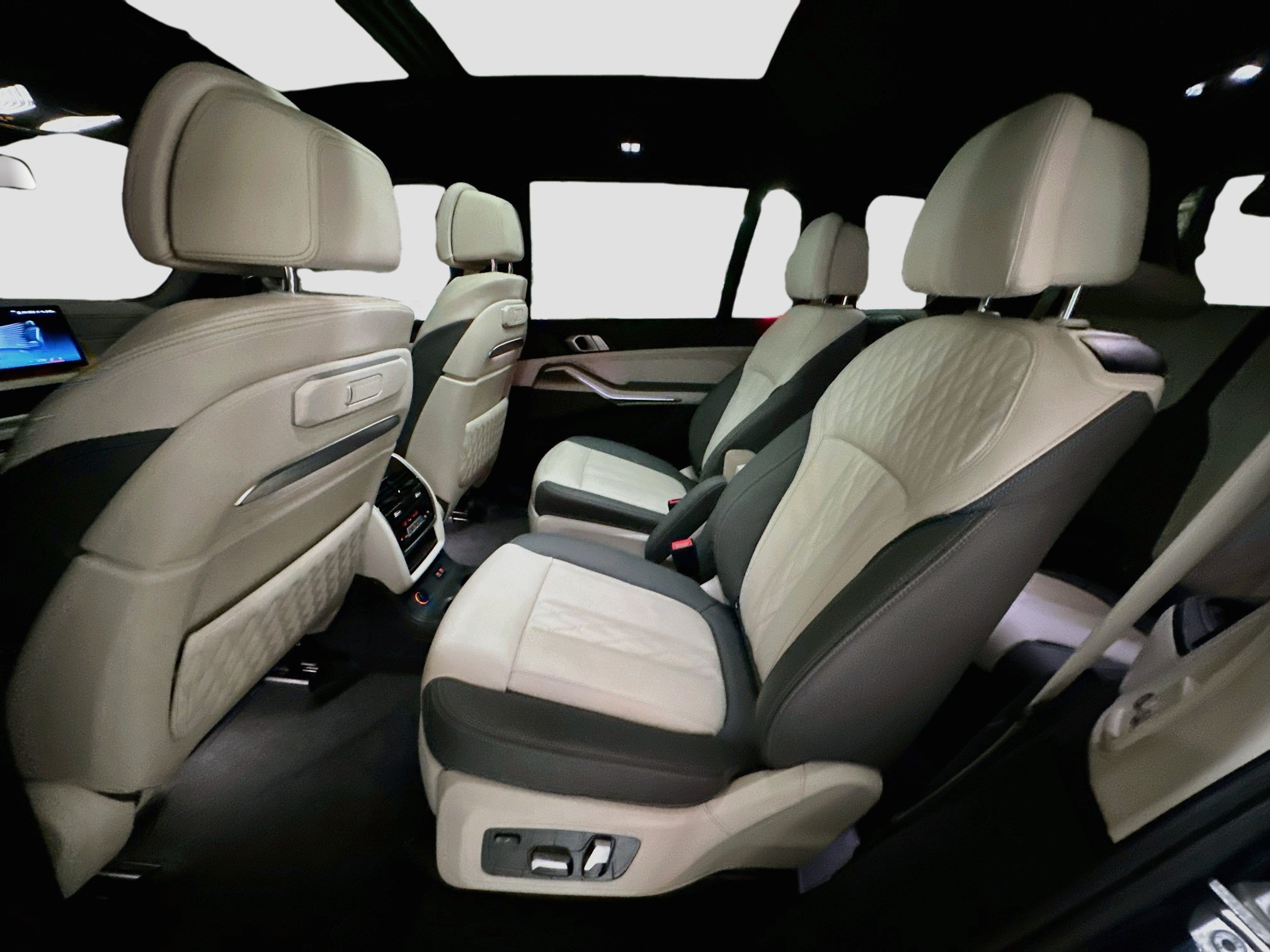 Certified 2025 BMW X7 xDrive40i w/ Executive Package AWD/4WD image 24