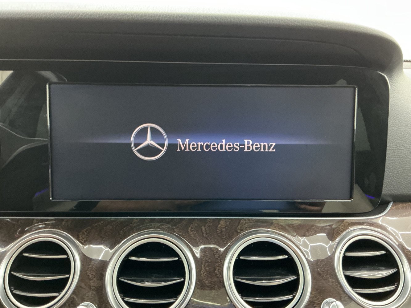 Used 2019 Mercedes-Benz E 300 w/ Premium 1 Package image 34