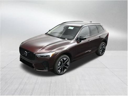 Used 2026 Volvo XC60 B5 Plus AWD/4WD image 13