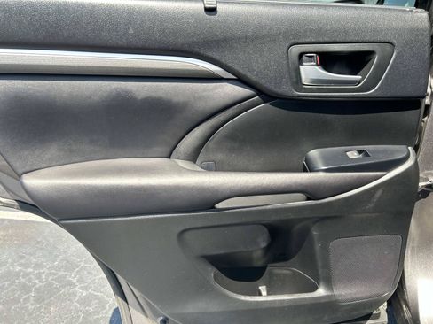Used 2017 Toyota Highlander SE AWD/4WD image 11