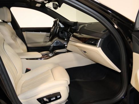 Used 2018 BMW M550i xDrive image 56