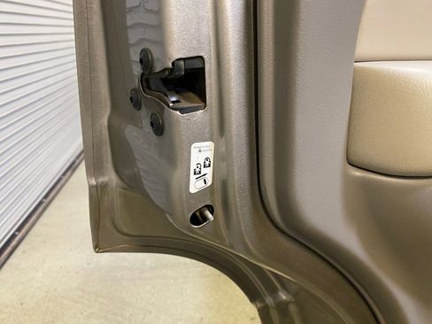 Used 2002 Chevrolet Tahoe LT RWD image 37
