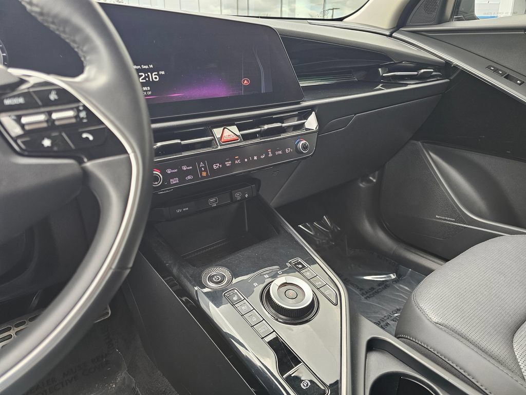 Used 2023 Kia Niro Wave w/ Wave Preserve Package FWD image 31