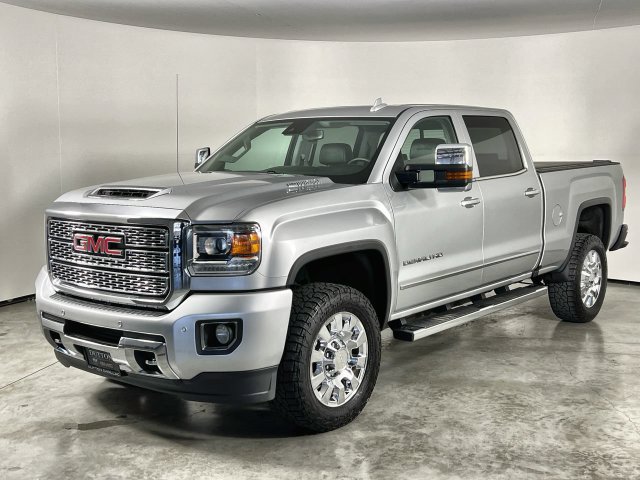 Used 2018 GMC Sierra 2500 Denali w/ Duramax Plus Package AWD/4WD image 4
