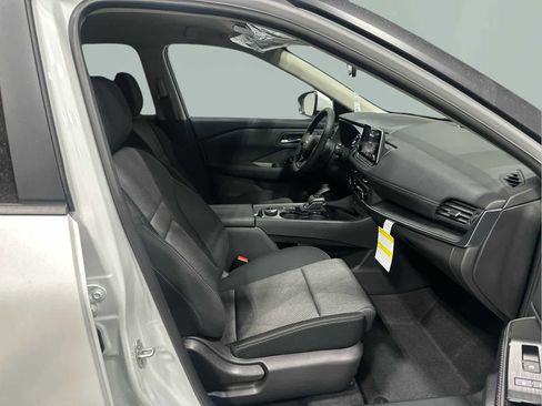 Used 2025 Nissan Rogue SV image 24