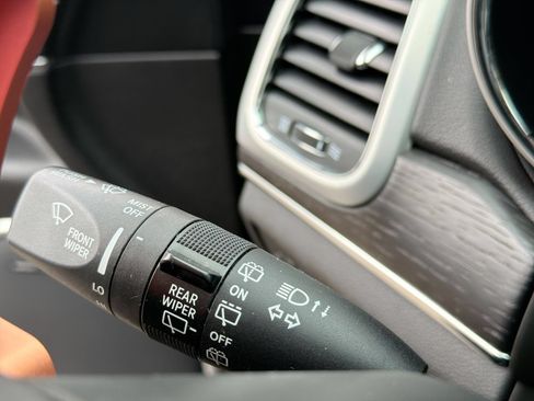 Used 2020 Jeep Grand Cherokee Summit AWD/4WD image 31