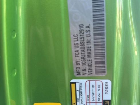 Used 2025 Jeep Gladiator Sport w/ Premium Package image 14