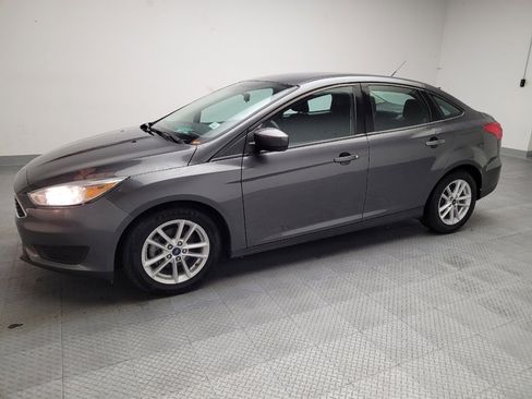 Used 2018 Ford Focus SE image 2