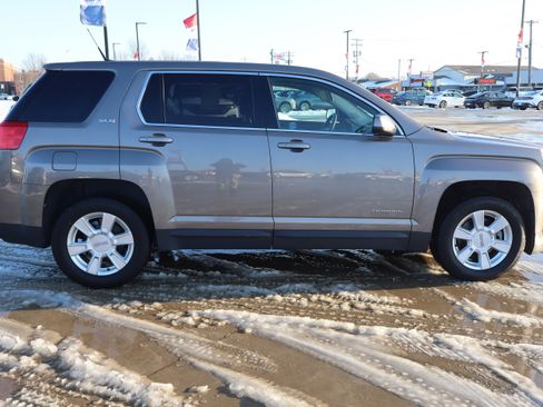 Used 2011 GMC Terrain SLE image 4