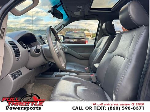 Used 2014 Nissan Frontier SL w/ SL Moonroof Package image 19