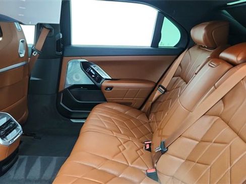 Used 2023 BMW i7 xDrive60 image 29