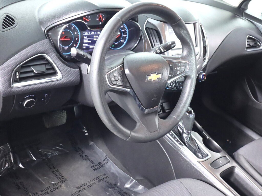 Used 2018 Chevrolet Cruze LT w/ LT Fleet Convenience Package FWD image 9
