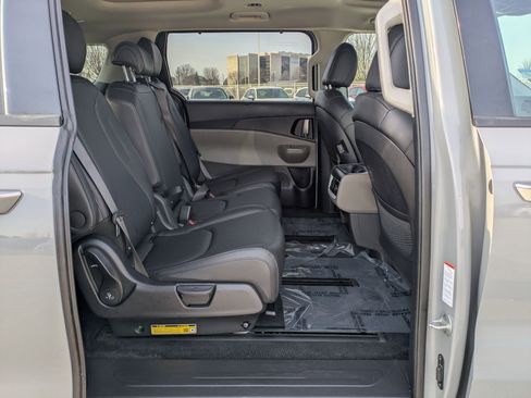 Used 2025 Kia Carnival SX image 29