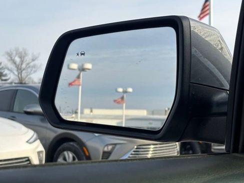 Used 2020 GMC Acadia SLE w/ Driver Convenience Package image 30