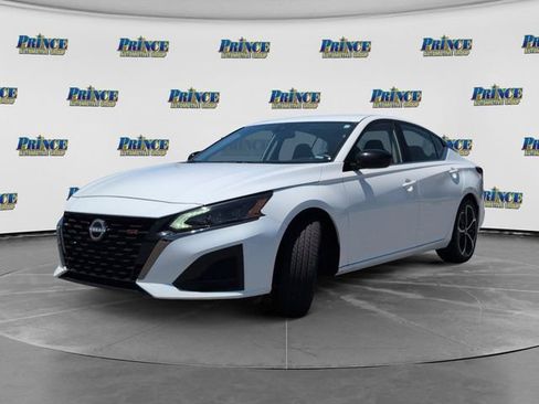 Used 2025 Nissan Altima 2.5 SR FWD image 13