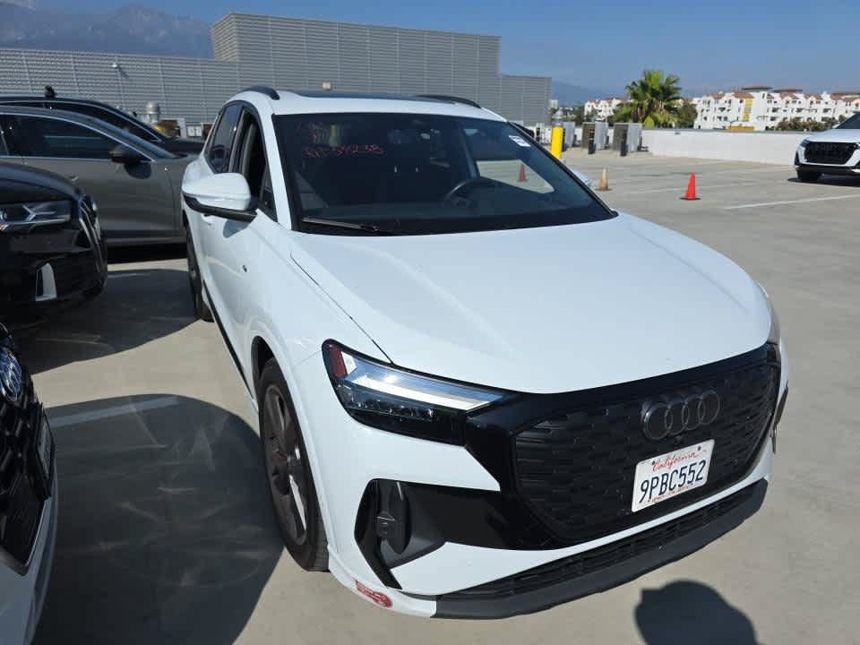 Used 2024 Audi Q4 e-tron Premium Plus w/ Premium Plus AWD/4WD image 4