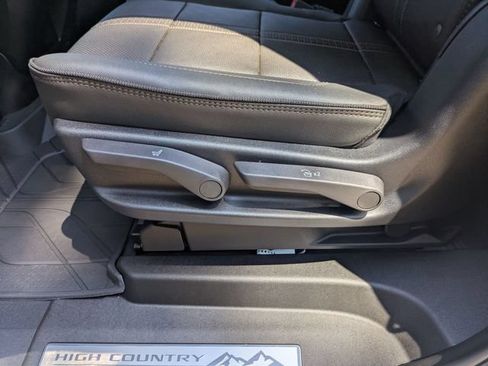 New 2026 Chevrolet Suburban High Country AWD/4WD image 30