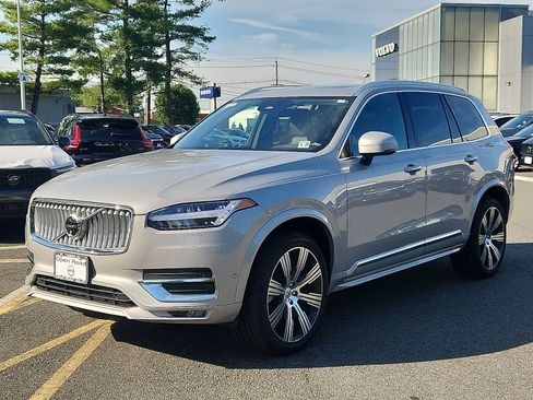 Certified 2024 Volvo XC90 B6 Plus AWD/4WD image 3