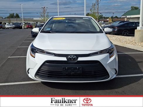 Used 2025 Toyota Corolla LE FWD image 2