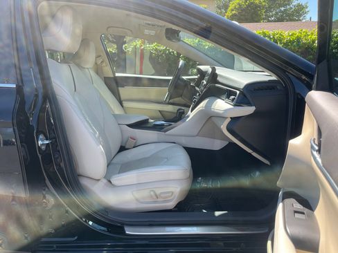 Used 2022 Toyota Camry XLE w/ Carpet Mat Package (TMS) AWD/4WD image 30