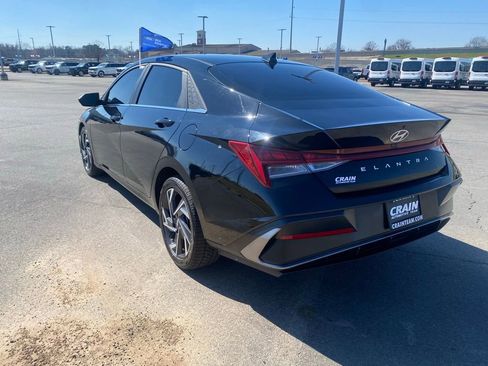 Used 2024 Hyundai Elantra SEL w/ Convenience Package image 5