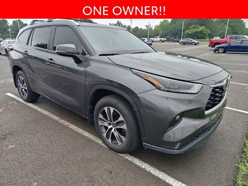 Used 2023 Toyota Highlander XLE AWD/4WD image 3