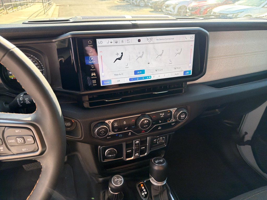 Used 2024 Jeep Wrangler Unlimited w/ Convenience Group AWD/4WD image 23