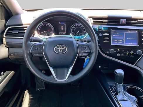 Used 2018 Toyota Camry LE FWD image 5