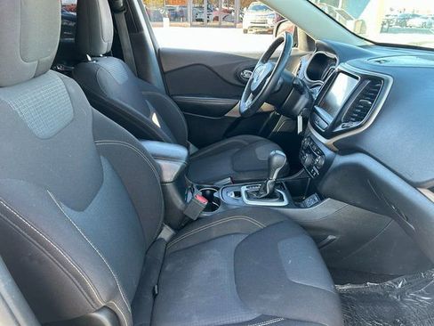 Used 2017 Jeep Cherokee Latitude FWD image 30