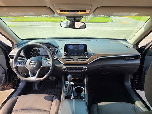 Used 2023 Nissan Altima 2.5 SV image 11
