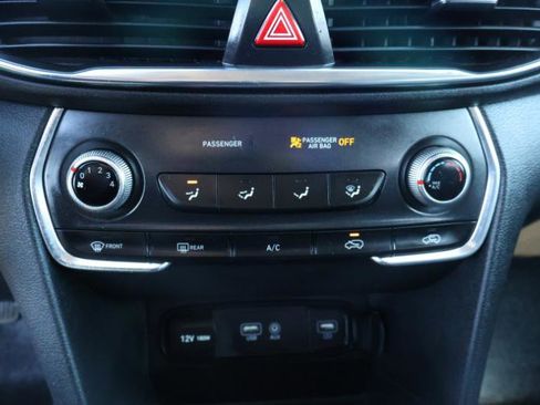 Used 2019 Hyundai Santa Fe SE image 24