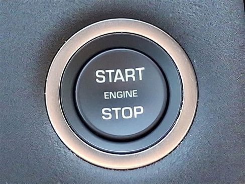 Used 2025 Land Rover Discovery S image 18