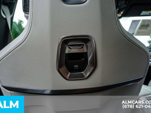 Used 2024 BMW 760i xDrive w/ Premium Package image 32