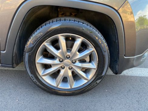 Used 2018 Jeep Cherokee Limited FWD image 21