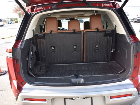 Used 2022 Nissan Pathfinder Platinum w/ Cargo Package image 38