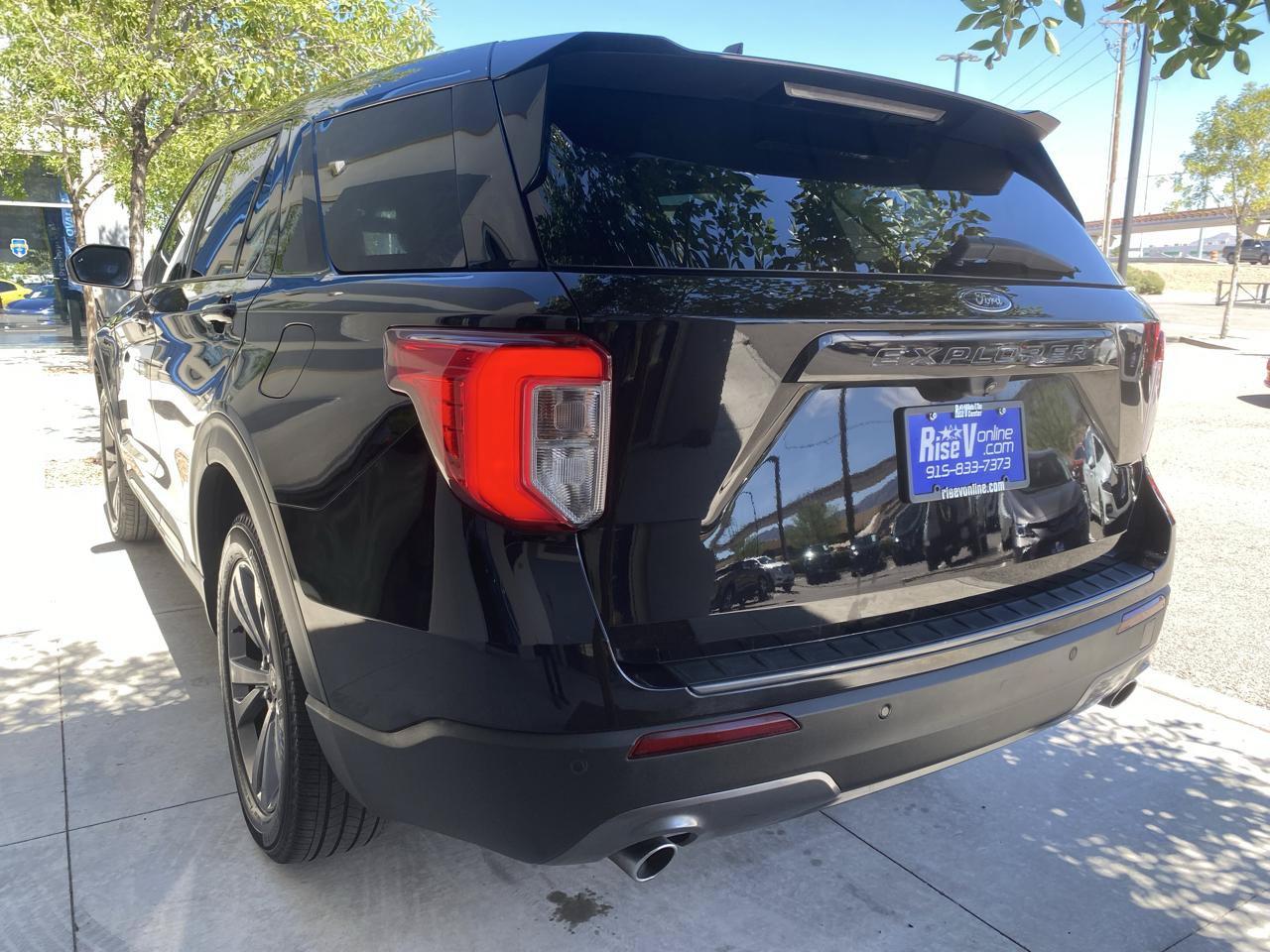 Used 2022 Ford Explorer XLT w/ Equipment Group 202A AWD/4WD image 15