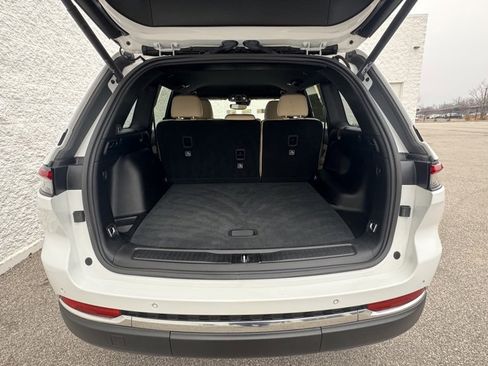 Used 2023 Jeep Grand Cherokee Limited image 10